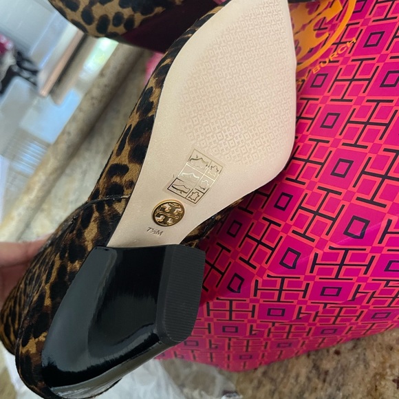 New Tory Burch Lila Pointed Toe Bootie - Picture 7 of 7